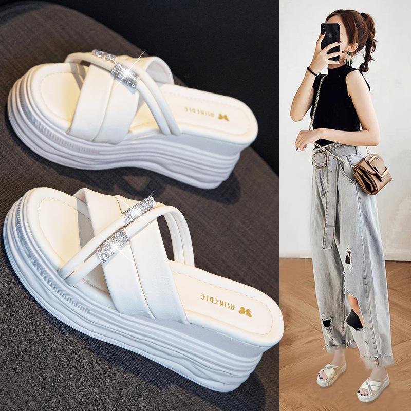 Thick-bottomed slope heel slippers women's high-end fashion 2025 summer new muffin versatile cool slippers increase height