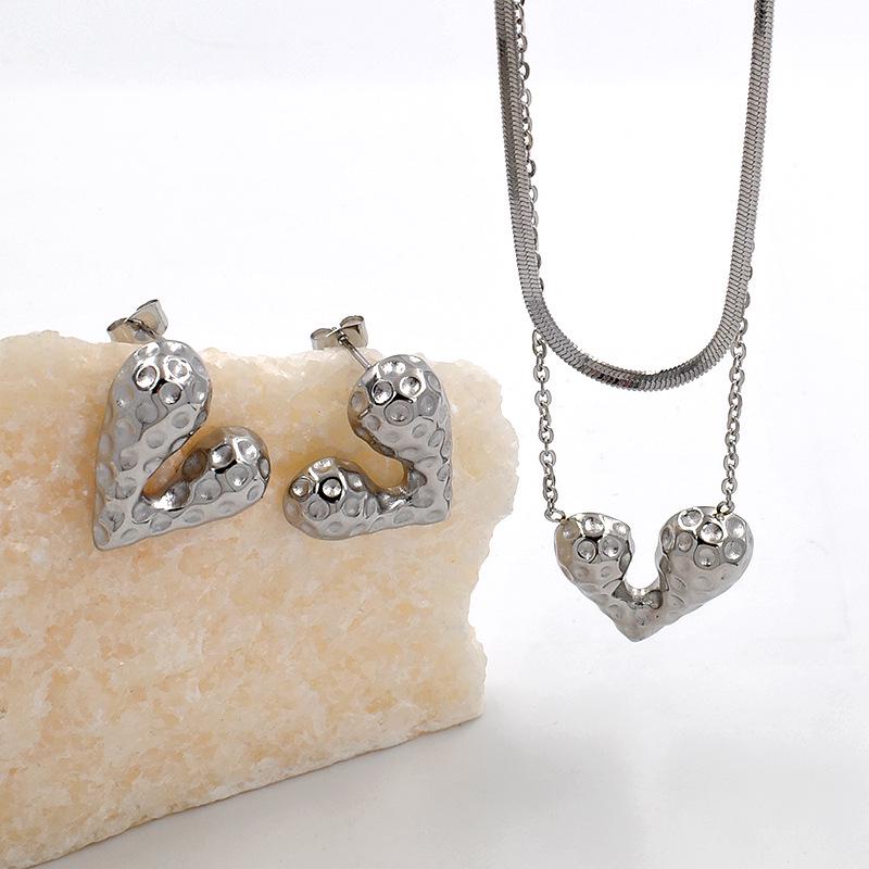 European & American Gold-Plated Titanium Heart Necklace & Earring Set - High-End Fashion Versatile Clavicle Chain