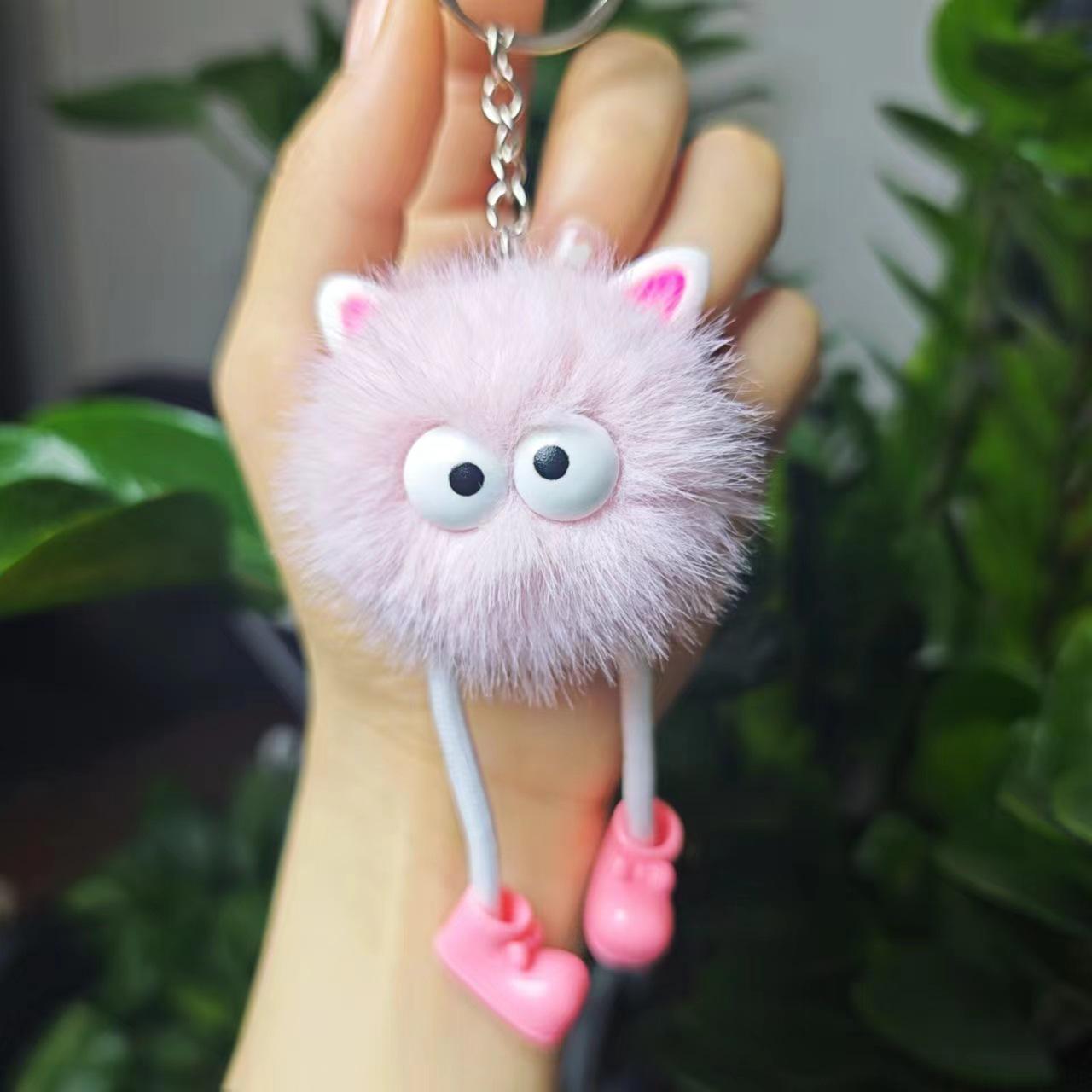 

Трендовый плюшевый кулон Сажа с ушками эльфа и помпоном-брелоком