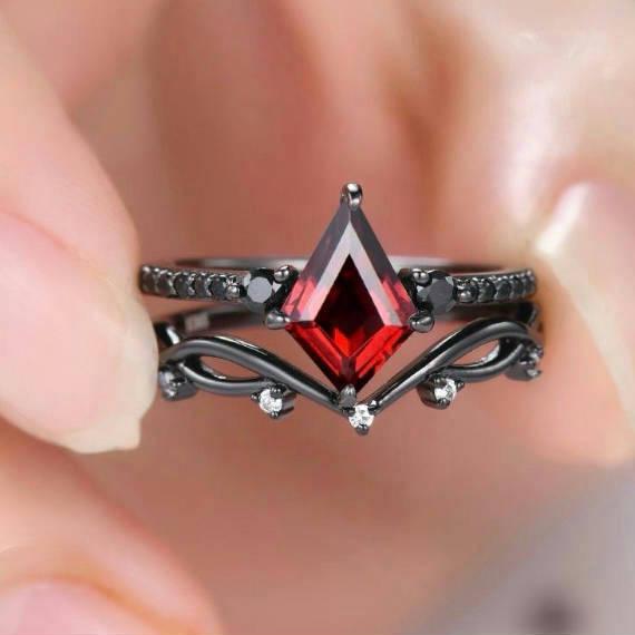 Red Crystal Gemstone Square Diamond Black Couple Rings - Retro Style Electroplated Jewelry