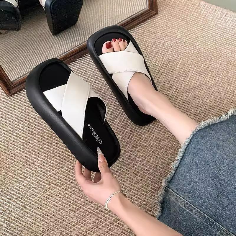 Women's summer wear French high-end silver platform slippers 2025 new fashion sandals stepping on shit beach slippers