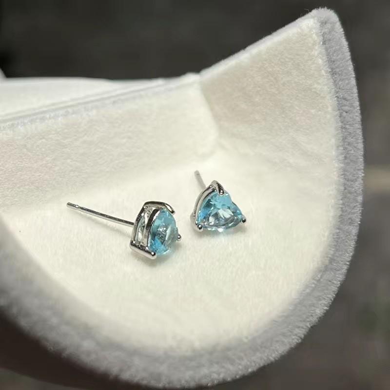 

New Wang fried combination sparkling blue zircon titanium steel spiral earbone nails exquisite versatile cochlear nails free-to-remove ears