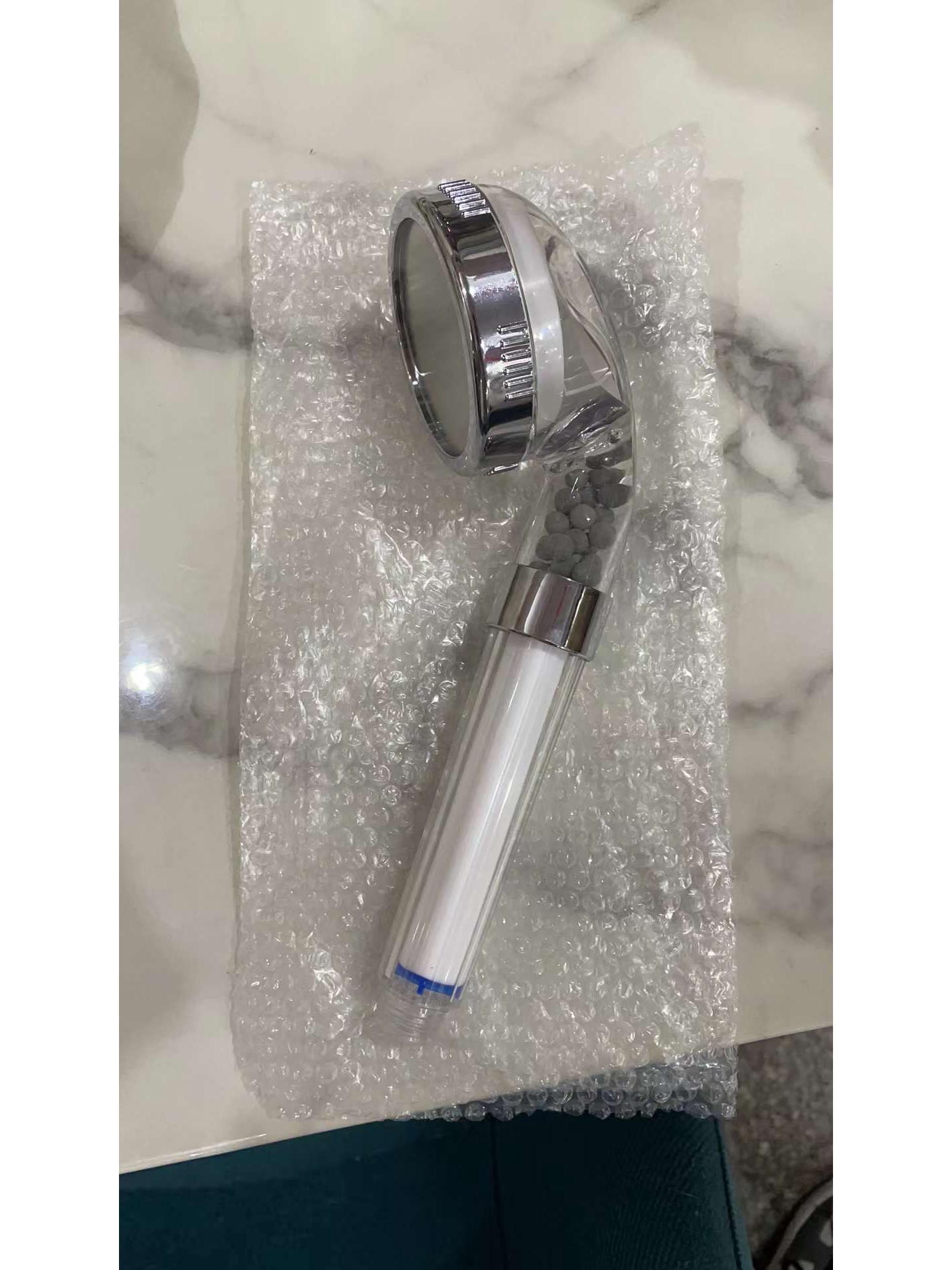 

Водозберігаюча ручна спа-лінійка для душу з негативними іонами