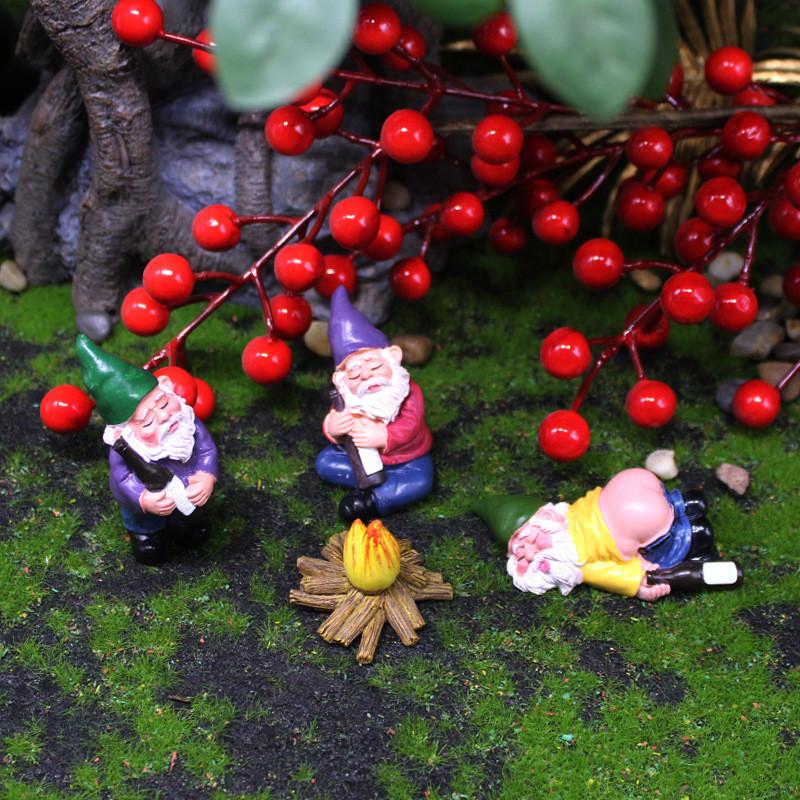 Resin Dwarf Decor With White Beard For Christmas Celebrations And Party Gifts