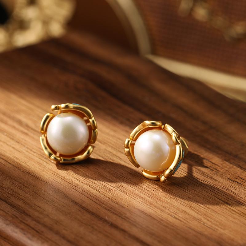 SUYU 2024 New Retro Earrings Simulated Zircon Earrings Unique Fashion Luxury Enamel Earrings Personalized Women