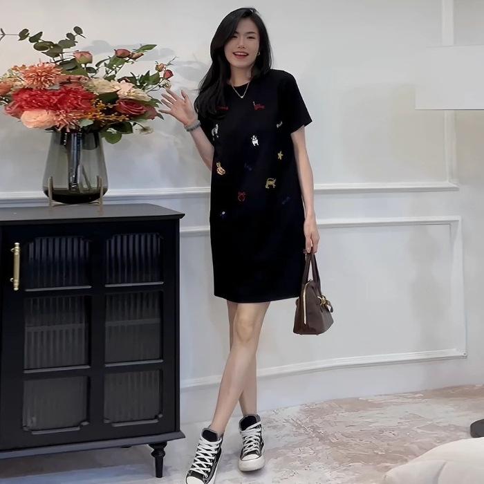 

Новый дизайн этого лета — модный и элегантный: повседневное платье средней длины, прикрывающее бедра и подчеркивающее стройную фигуру. 2XL чёрный