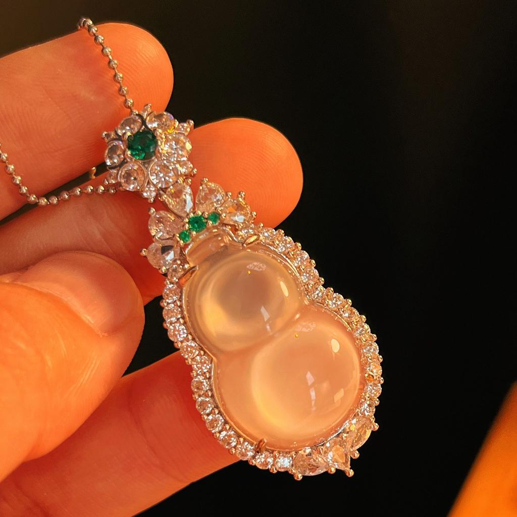 Jade White Ice Light Natural White Chalcedony Pendant Agate Pendant, Real Shot