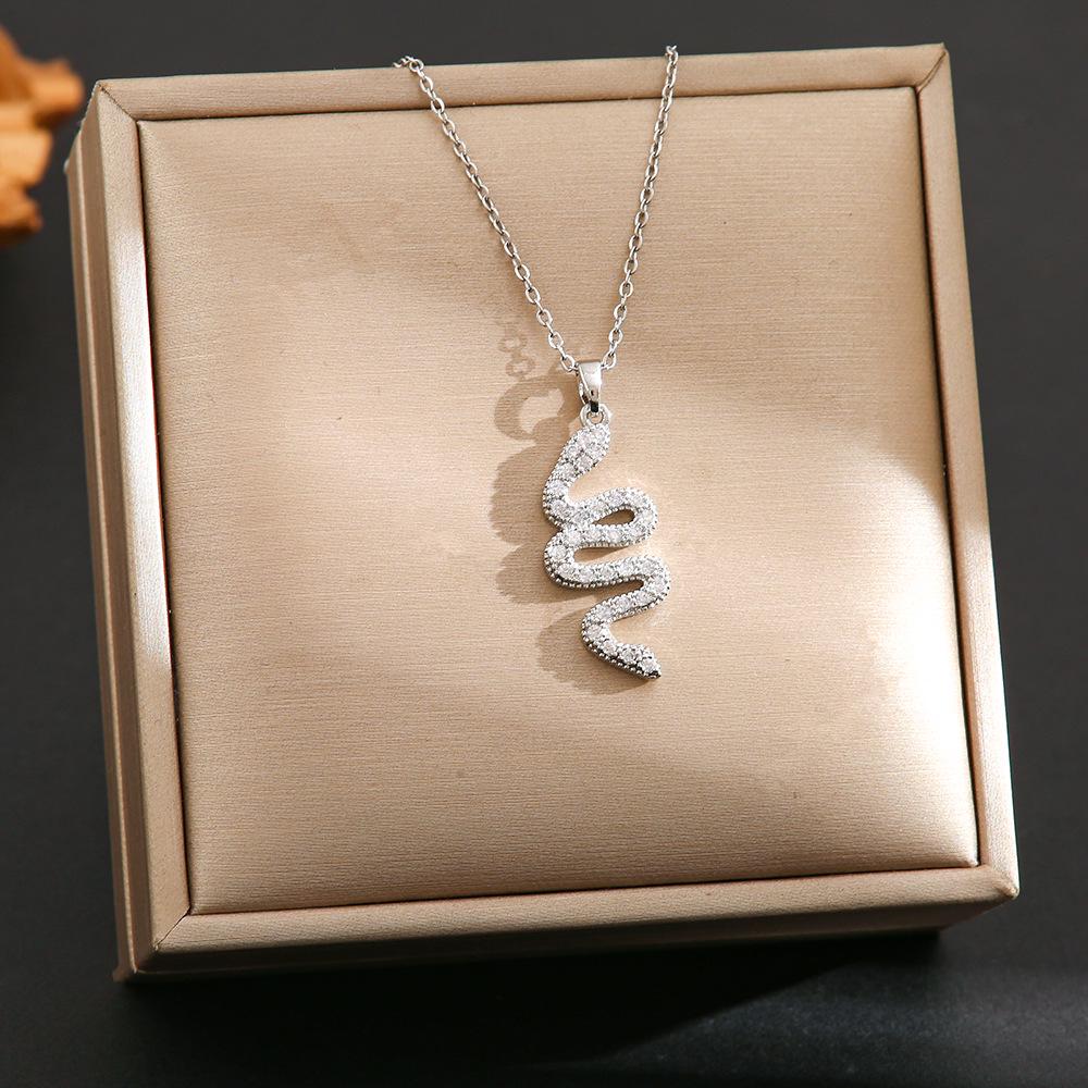 Women's Silver Titanium Steel Necklace with Micro-Inlaid Zircon - Elegant, Durable Clavicle Chain Jewelry