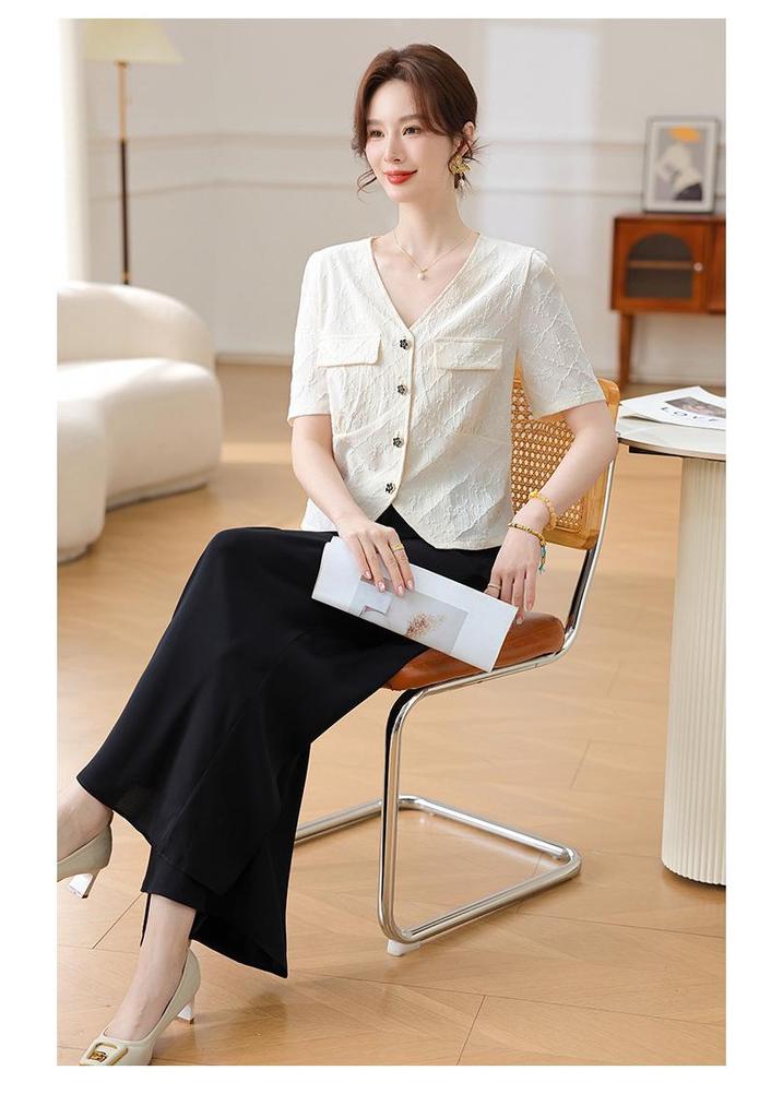 Mom's 2026 Summer Two-Piece Set: Stylish Short-Sleeved Top for Middle-Aged Women