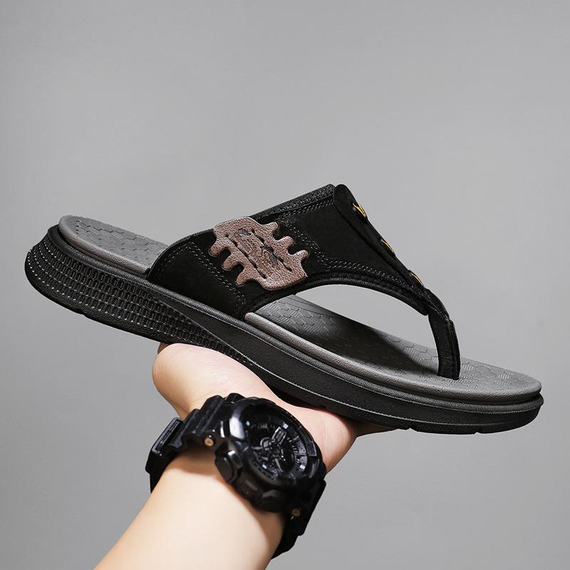 

2025 men s new sandals are trendy with the first layer of cowhide Korean version of flip-flops, high-end light luxury non-slip slippers for external w 38