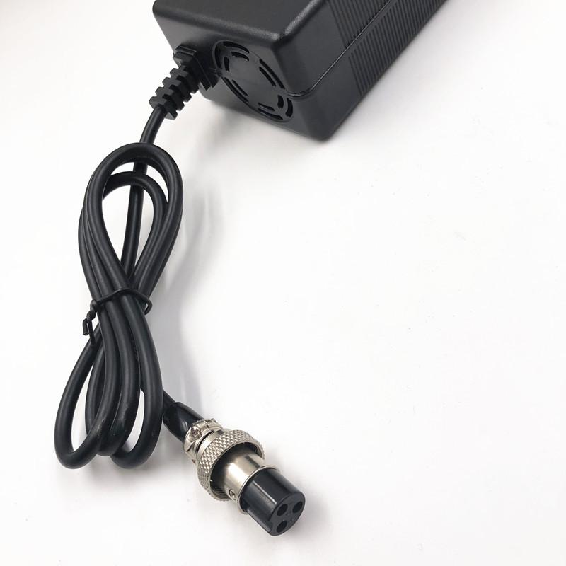 67,2V 2,5A Schnellladegerät für 60V Schubkarre harley Citycoco 16S 60V Lithium-Batterie GX16 Stecker mit Lüfter 100-240V