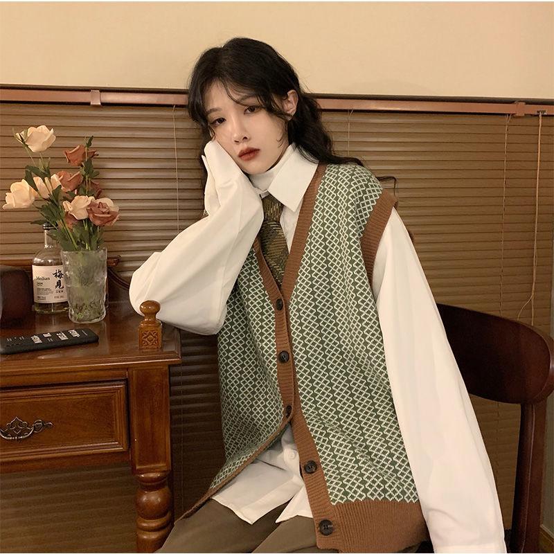 Women's Japanese-Style Green Plaid Sleeveless Cardigan: Retro Spring/Autumn Casual Vest