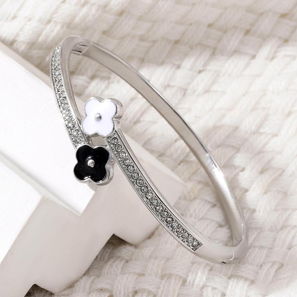 Diamond-Studded Enamel Four-Leaf Clover Women's Bracelet - Retro High-End Open Bangle Jewelry