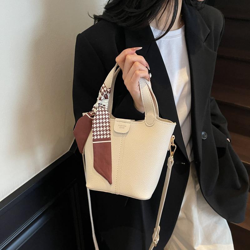 Bucket bag, women's soft leather handbag, summer new niche casual fashion shoulder messenger bag
