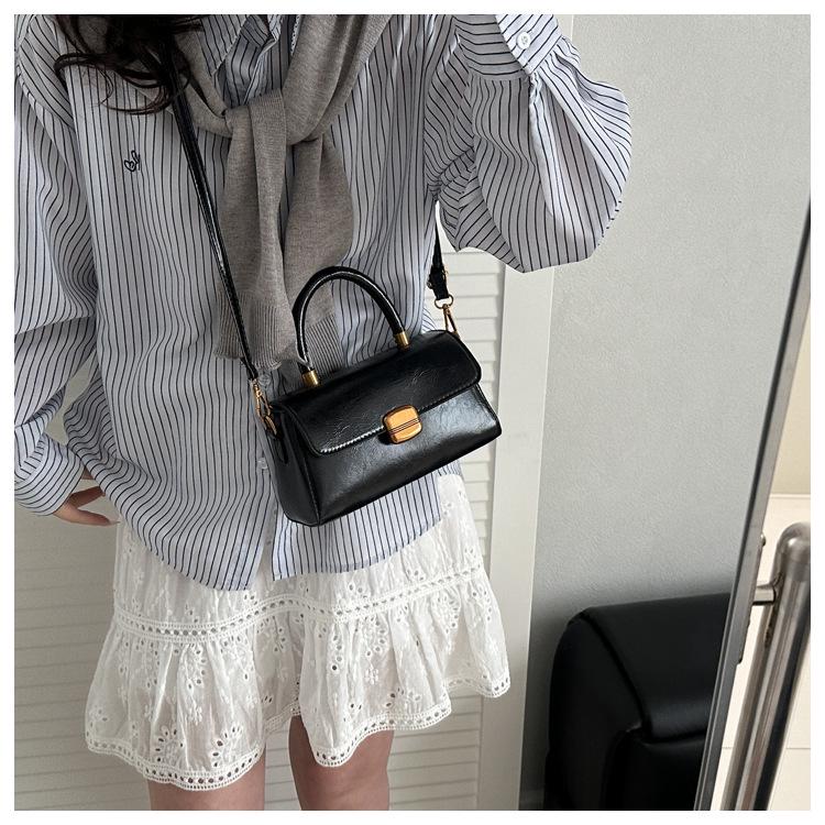 Modna damska mała kwadratowa torba na jedno ramię i crossbody na rok 2025: Modna torebka do dojazdów