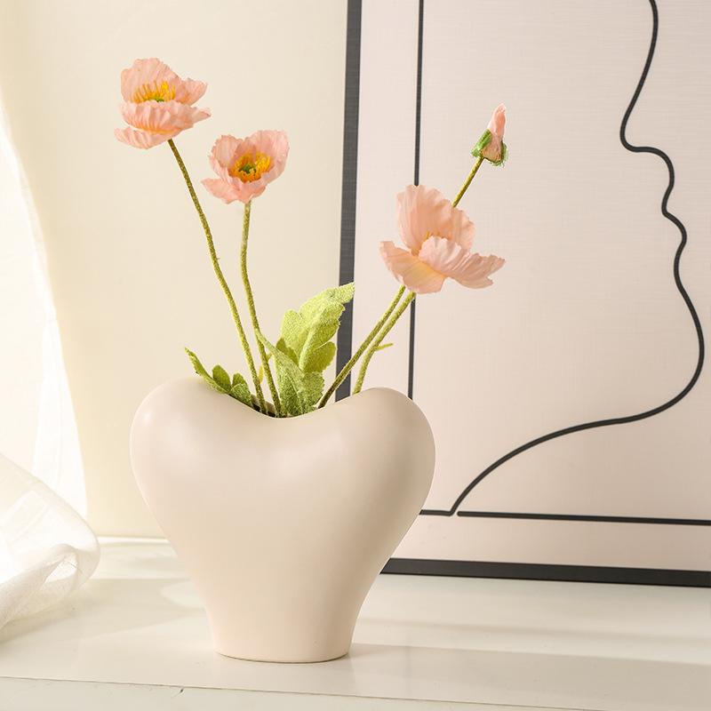 European Heart Shaped Ceramic Vase Delicate Hydroponic Flower Arrangement Container Room Dining Table Love Vase Home Decoration