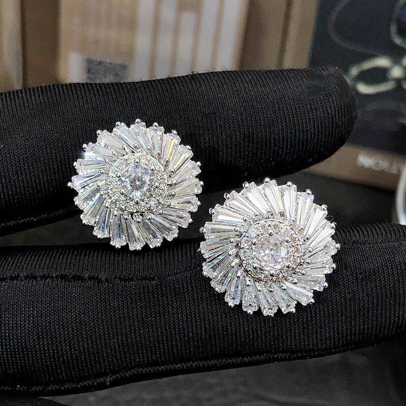

European and American New Commuting Earrings for Women, Delicate Snowflakes, Delicate Flowers, Light Luxury Temperament Zircon
