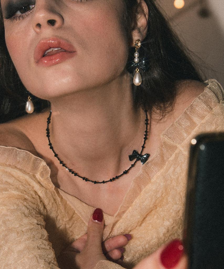 L'Ombrillant Crystal Noir Necklace