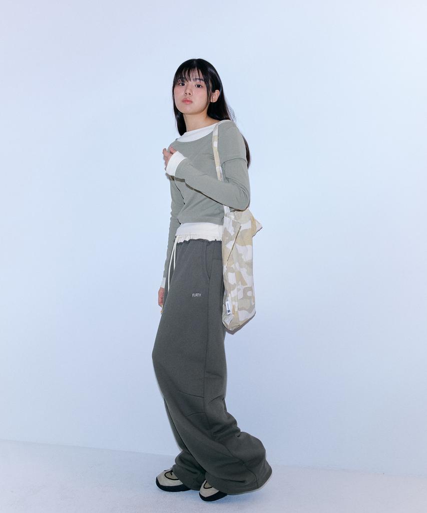Peulleoti Cut-Line Wide Sweatpants (Khaki)