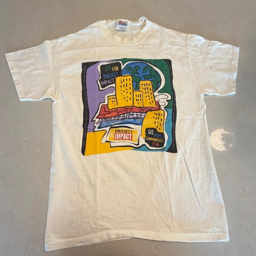 Vintage 2000 ESRI GIS Project Impact T-Shirt Men’s Medium Hanes Beefy-T Y2K Unisex T-Shirt