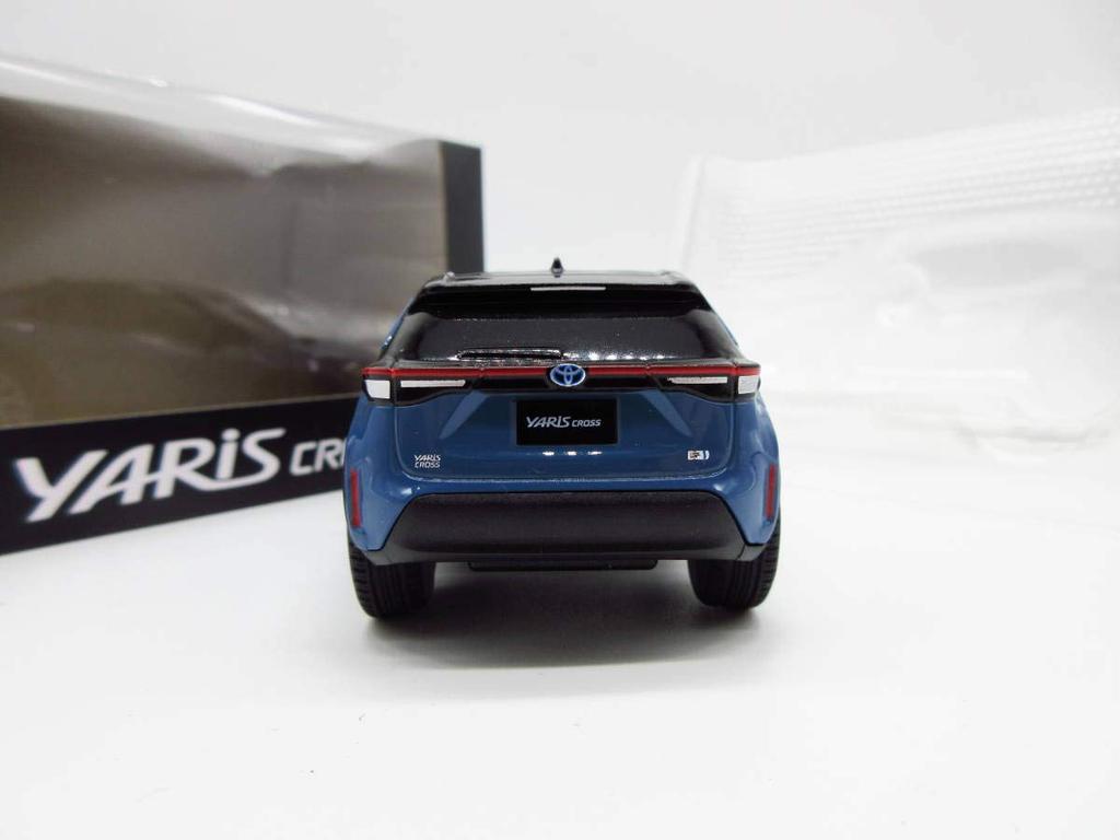 Toyota New Yaris Cross YARiS CROSS Non-Sale Item Pull-Back Car Miniature Car Black Mica × Grayish Blue Two-Tone