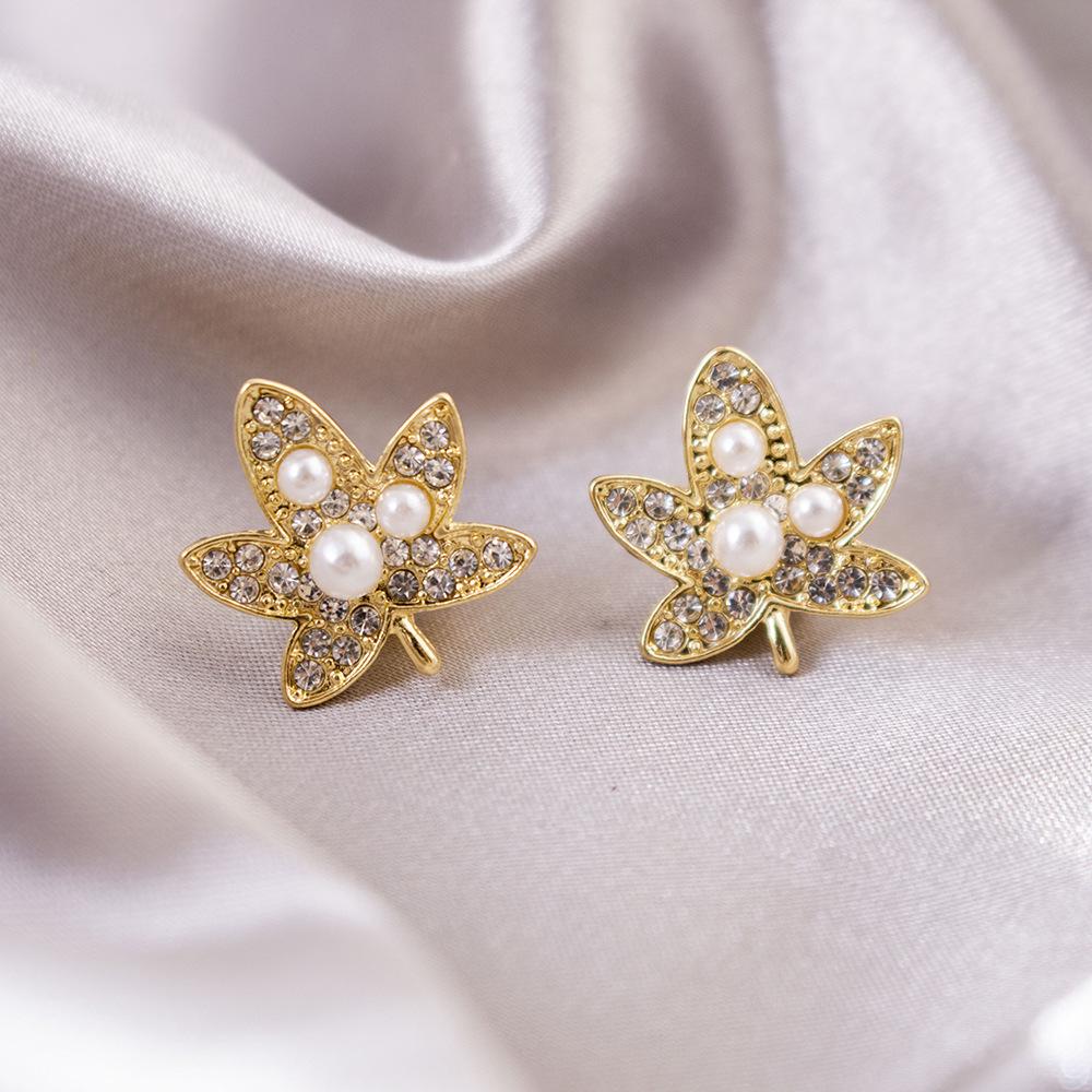 Brincos de pressão triangulares elegantes para orelhas não furadas - Versáteis e com um toque de luxo leve para o uso diário.
