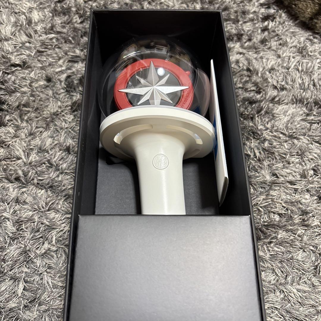 

[Б/У] ОФИЦИАЛЬНАЯ СВЕТОВАЯ ПАЛОЧКА Stray Kids VER.2