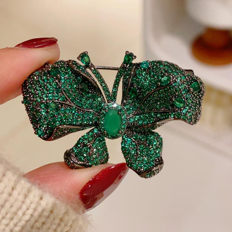 Elegant Women Girls Fashion Exquisite Crystal Butterfly Brooch Pin Classic High-end Lady Rhinestone Vintage Badges Jewelry