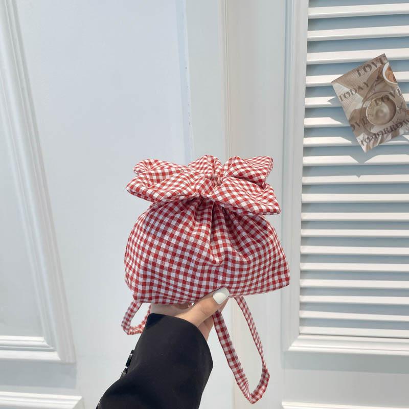 

Simple and beautiful casual shoulder bag, textured bucket, large-capacity bag, women s 2025 new class commuter tote bag красный