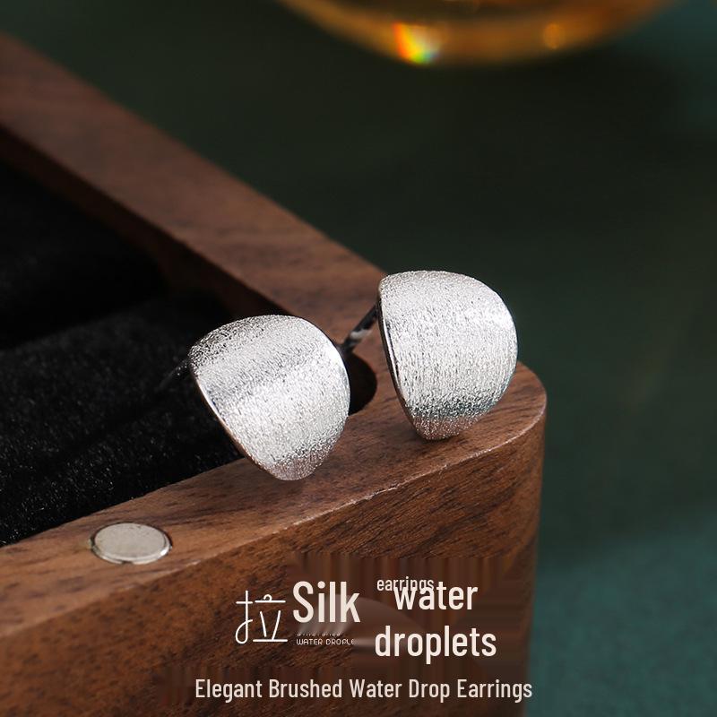 Chuangliyuan Brushed Water Drop Stud Earrings: Fashionable, Simple, Cool, Versatile.