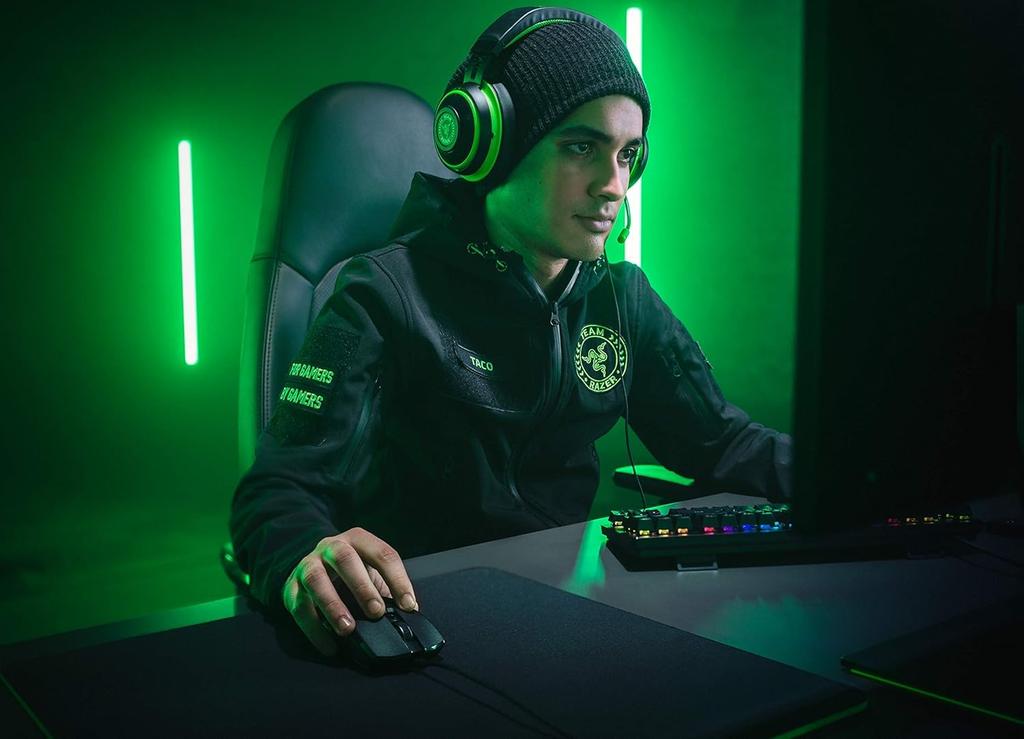 Razer Viper Gaming Mouse, Lightweight, 69g, 16000DPI, 8 Buttons, Optical Switches, Soft Braided Cable, Chroma Compatible, RZ01-02550100-R3M1 [Used]