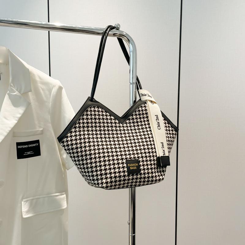 Textured bag 2025 spring new shoulder bag women's large-capacity commuter bag fashion casual contrasting color tote bag