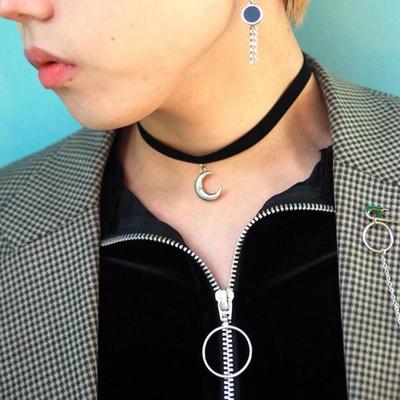 [Uszy Szyja Dłonie] Aksamitny Choker z Motywem Półksiężyca (Duży) (S5632959)