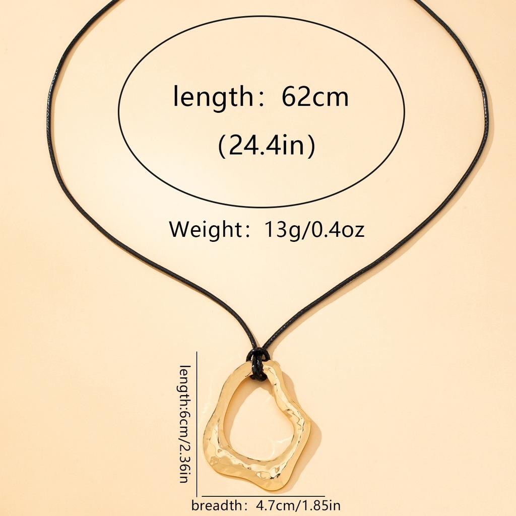A Women's Necklace with Irregular Geometric Pendant, Winter Punk Sweater Necklace, Suitable for Daily Wear and Vacation Wear
