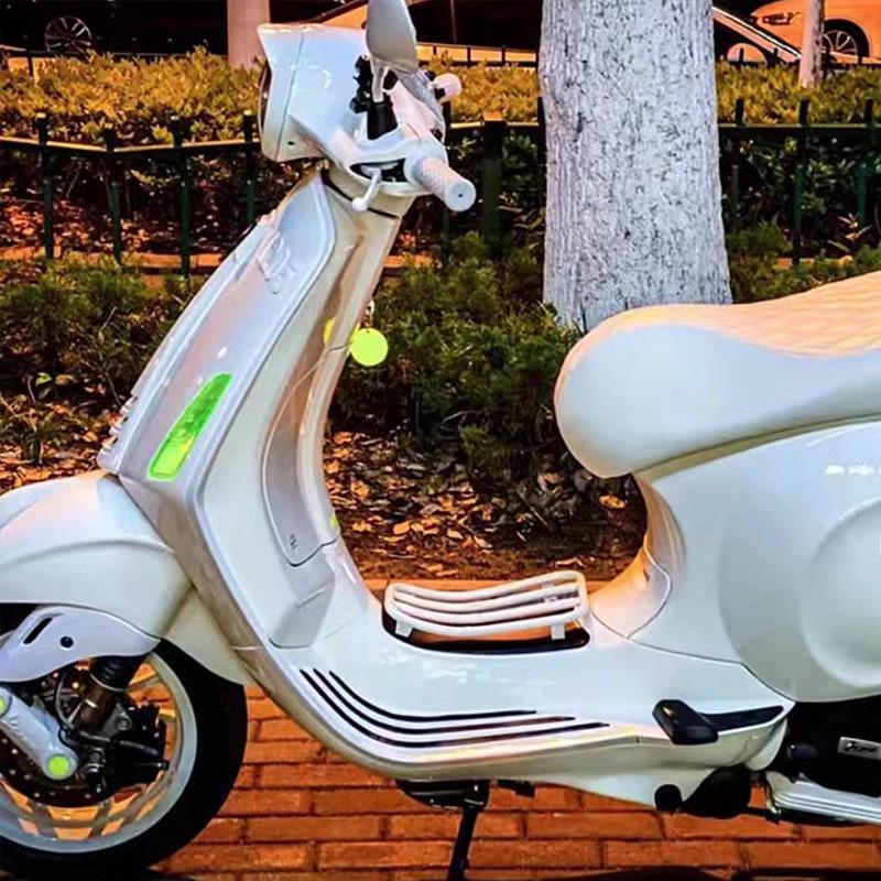 VESPA Sprint 150 Decorative Accessories: Colorful Barbecue Rack & Footrest Luggage Rack