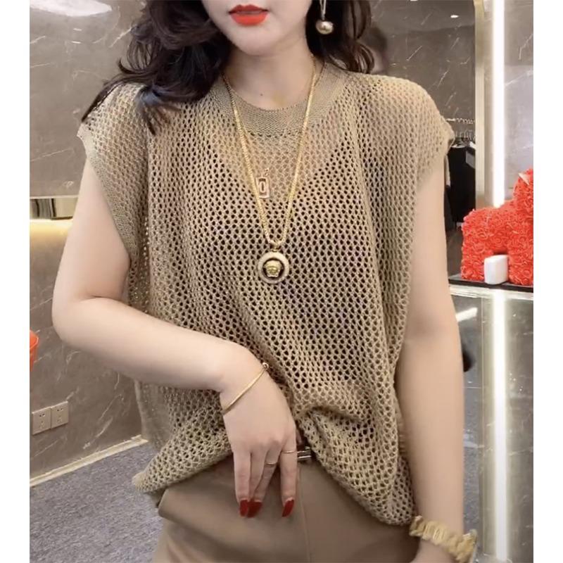 

Нишевый дизайнерский сенс полый тонкий женский свитер с полурукавами, летний новый стиль черный сексуальный шикарный свободный топ с короткими рукавами one size fits all хаки