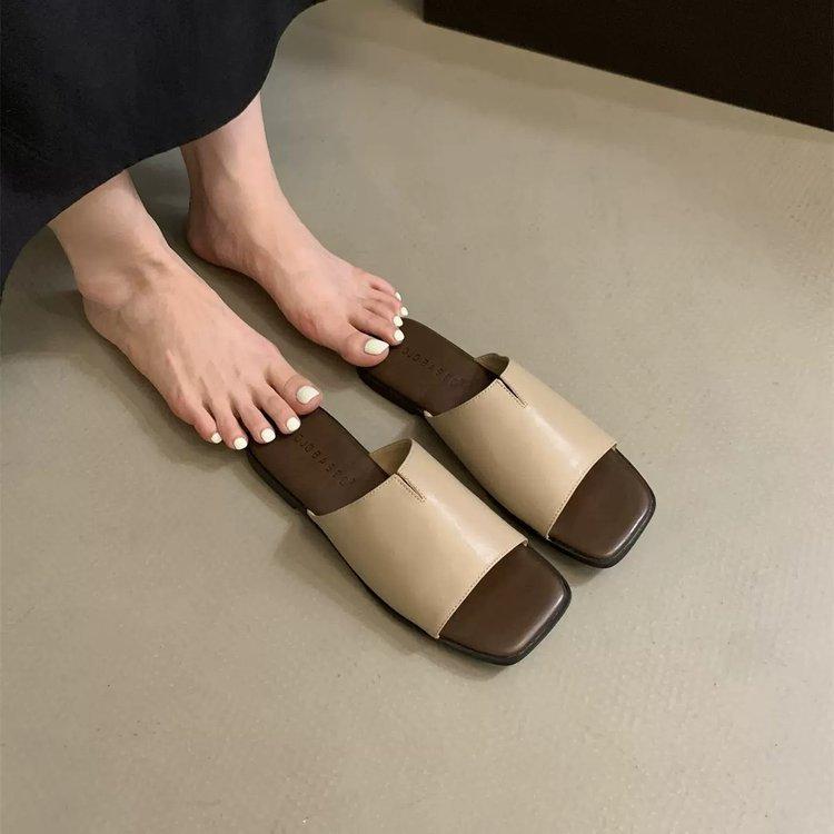 Slippers women wear 2024 new Korean version of fairy beach soft flat one-word sandals when they go out in summer