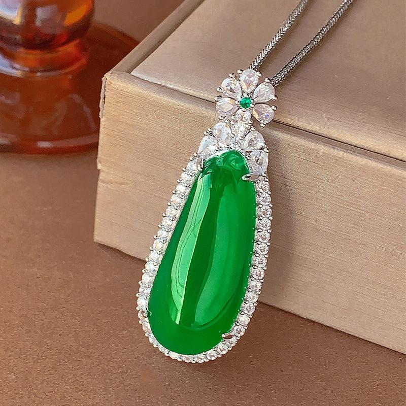 

Jewelry Retro Ice Chalcedony Melon Pendant Inlaid With Chalcedony Jade Pendant Necklace Temperament