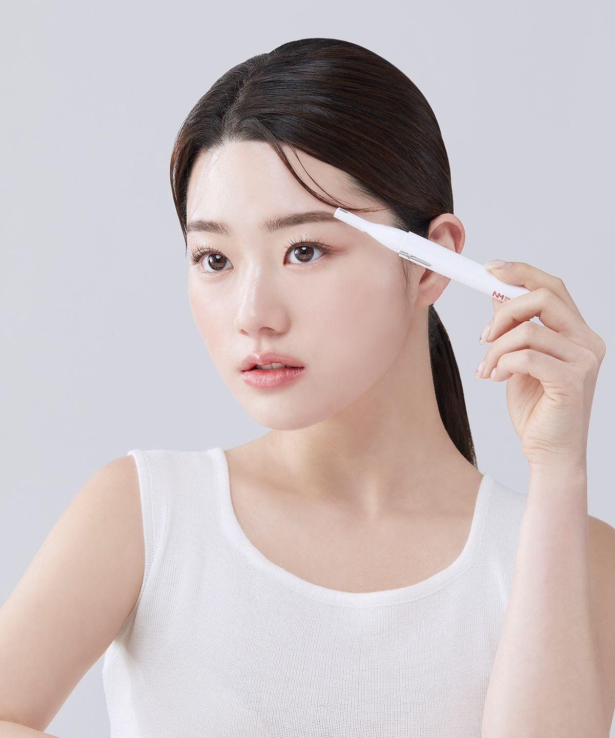 Eyebrow trimmer electric eyebrow trimmer