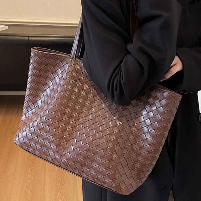 Large capacity woven bag women's autumn new retro casual shoulder underarm bag portable tote bag