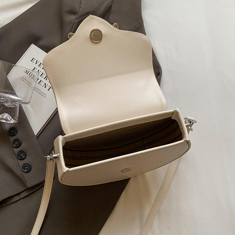 White and black heart-shaped girl's heart handbag  new trend fashion niche design crossbody bag Korean popular shoulder bag