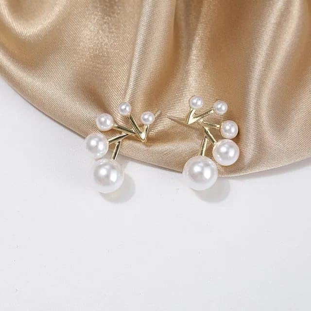Nuovi orecchini a bottone placcati in oro con perle e decorazioni in stile coreano per le donne