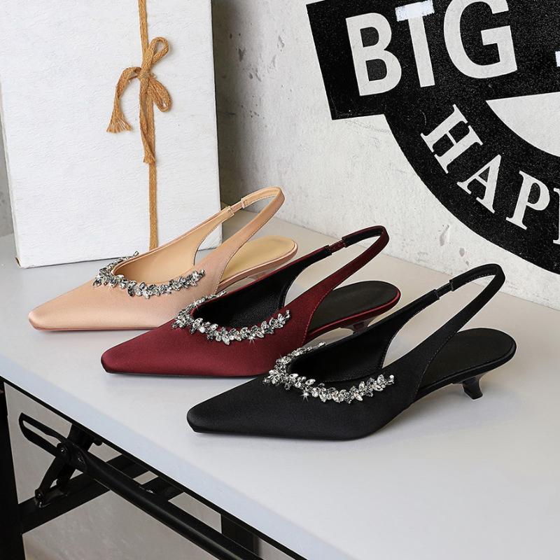 Pointed Toe Low Heels Shallow Mouth Tripping Silk Women's Shoes Rhinestone Chain Empty Wine Glass Heel Comfortable Single Shoes