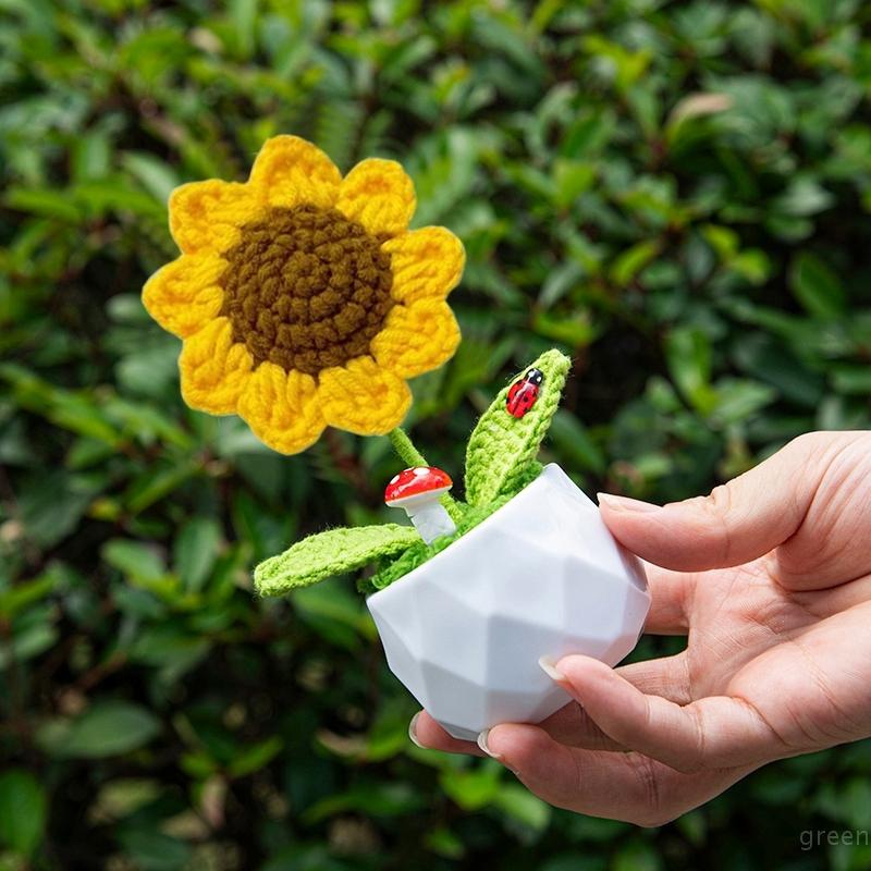 Ornamento di girasole intrecciato all'uncinetto Mini Puff Simulazione di fiori lavorati a maglia fatti a mano Fiore artificiale Decorazione per interni auto Casa