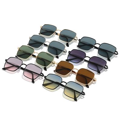 Metal Basit Kare Büyük Çerçeveli Güneş Gözlüğü Moda İşe Gidiş Geliş Retro Güneş Gözlüğü Düz Anti-Uv Gözlükler