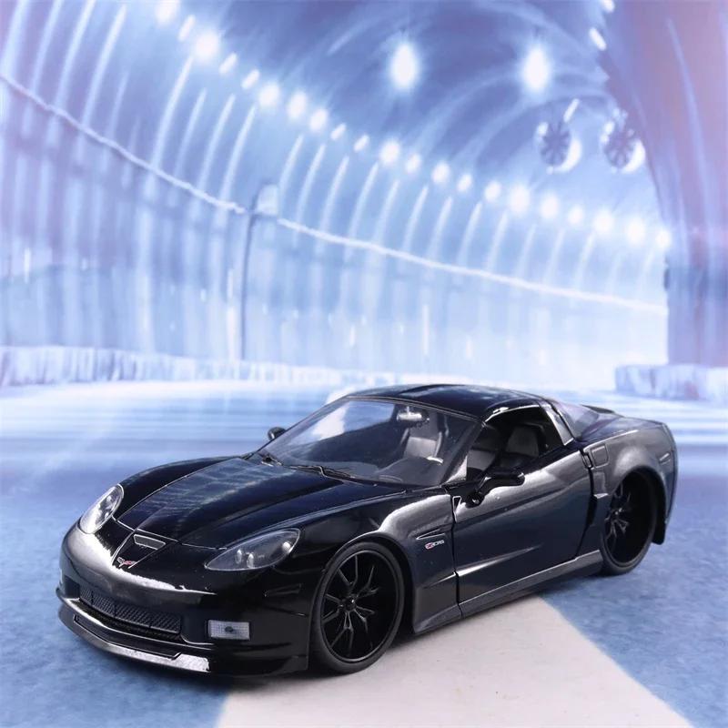 

1:24 2006 Chevrolet Corvette Z06 High Simulation Diecast Car Metal Alfa Модель автомобиля Игрушки для детей Подарочная коллекция J137