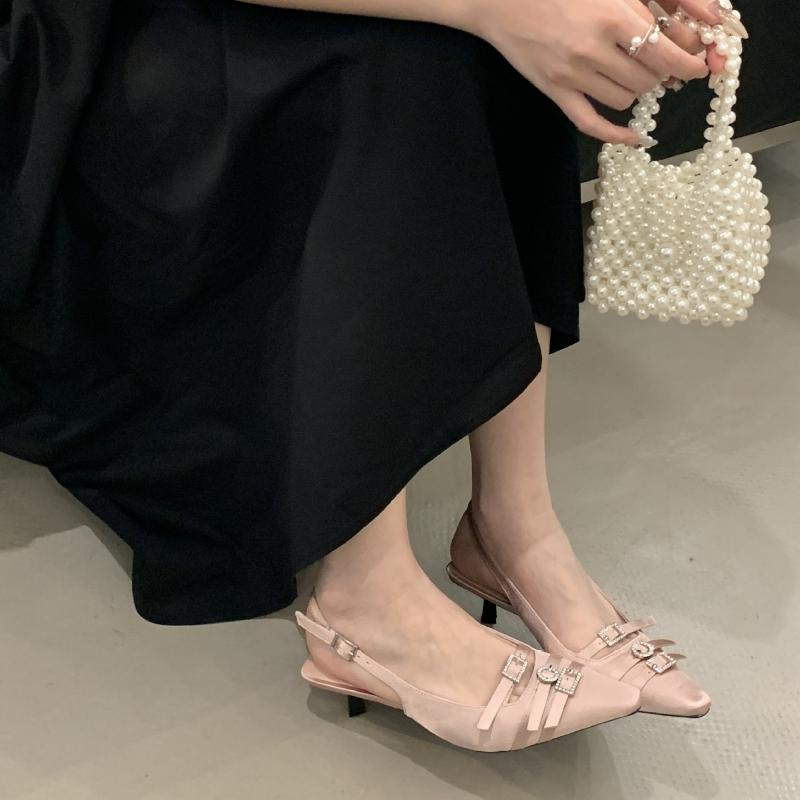 Fashion Luxury Crystal Buckle Kitten Heel Design Brand Pumps Women Fashion Pointed Toe Narrow Band Dress Shoe Elegant Wedding Bride Shoe