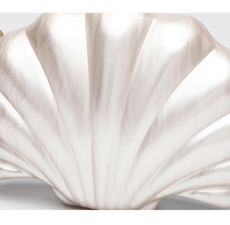 Elegant Irregular Shell Acrylic One-Shoulder Crossbody Clutch for Weddings and Banquets.