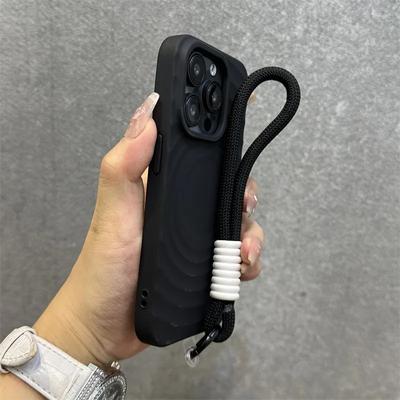 Luxuriöse gewellte magnetische weiche Handyhülle mit Umhängeband für iPhone 16 15 14 13 Pro Max Kabelloses Laden Stoßfeste Hülle