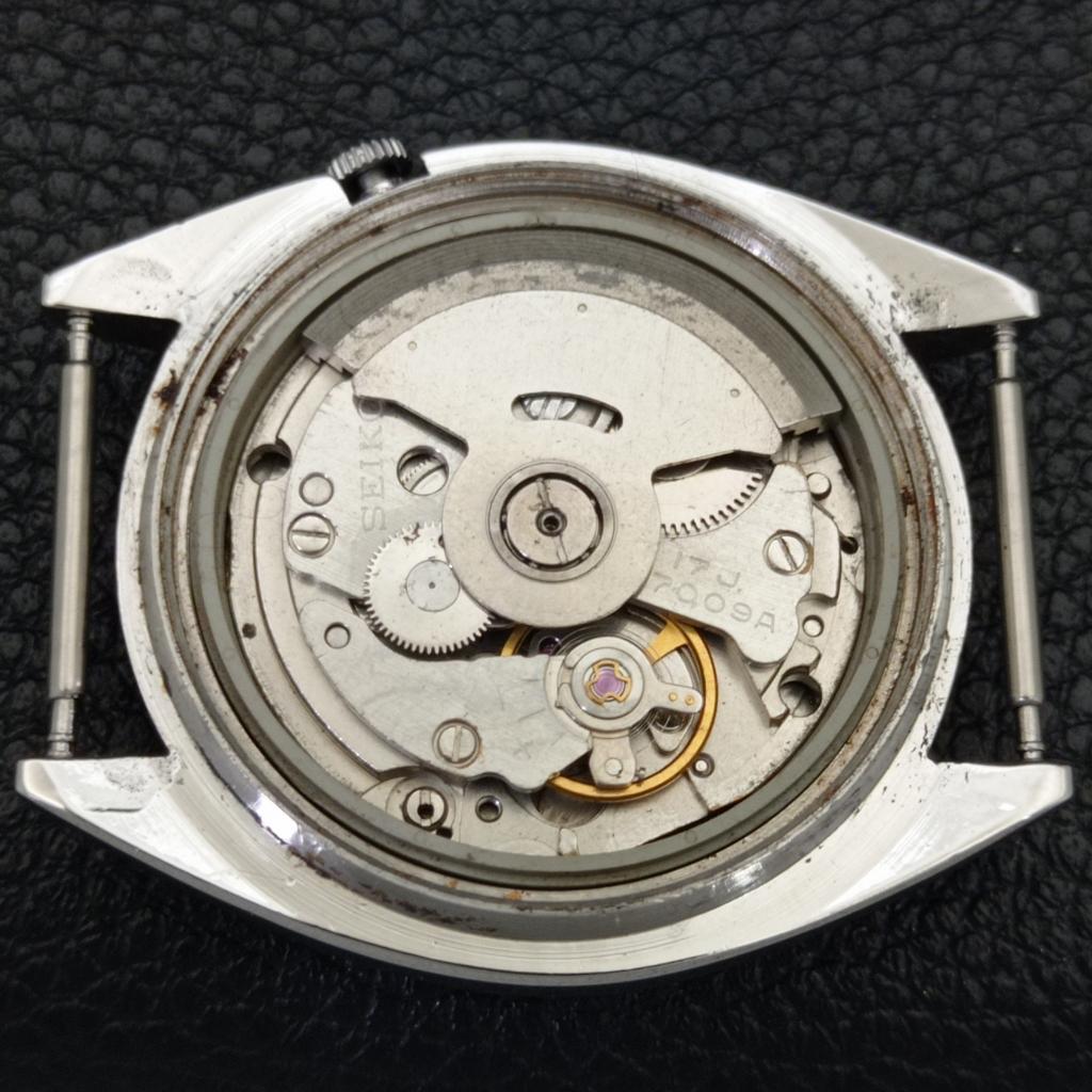 SEIKO 5 AUTOMATIC VINTAGE JAPAN 7009A MENS SILVER COLOR DIAL WATCH a701286-5 R206a-a701286